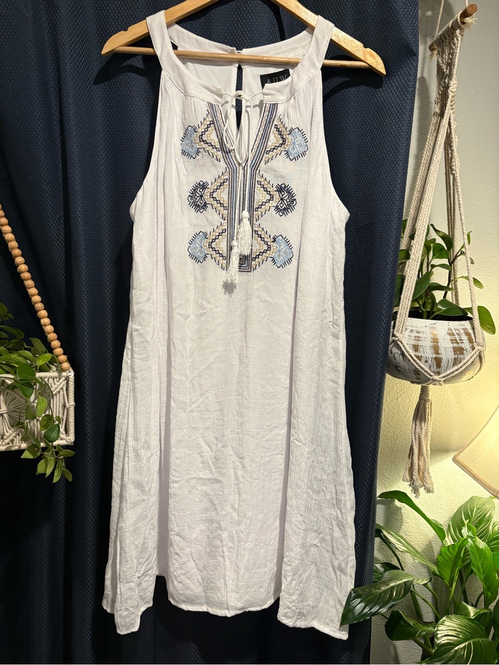 White Bohemian Sleeveless Blouse with Round Neck by AUW